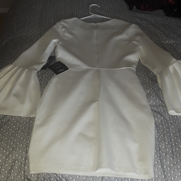 White dress - Picture 2 of 4